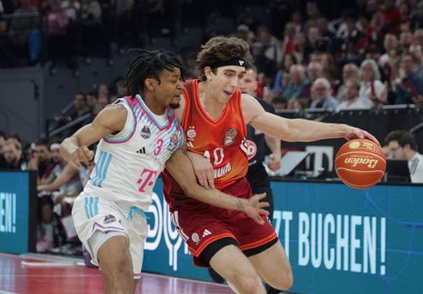 Bonns 3 COOKS vs Bayerns 10 Justinian JESSUP. Basketball, Bayern - Bonn. Bundesliga, FC Bayern Basketball - Telekom Baskets Bonn, Playoff Halbfinale, 2.Spiel, Saison 2025-2026, 1.06.2026, in Muenchen, S A P G A R D E N, Deutschland. Quelle Copyright Credit : Oryk HAIST