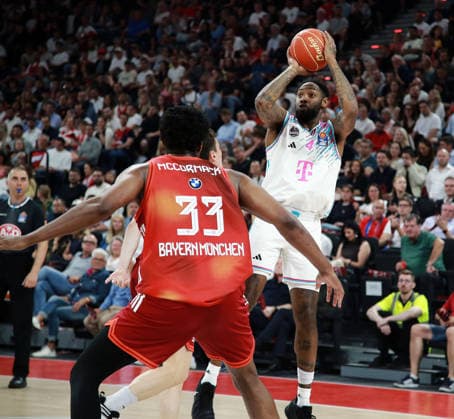 rechts Jaff GARRET (Bonn), Herren Basketball Bundesliga, 2025 26, play off Halbfinale, zweites Spiel, FC Bayern Muenchen Basketball vs Telekom Baskets Bonn, SAP Garden3, 01.06.26 Copyright: WolfgangxFehrmann