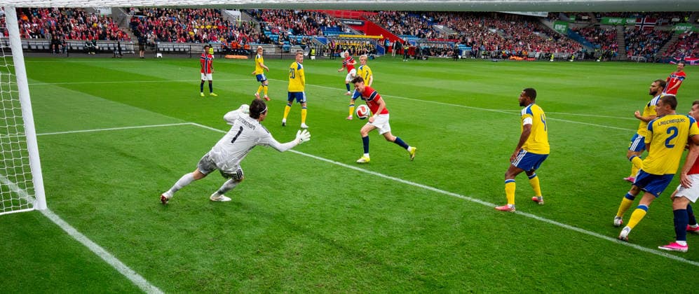 260601 Jorgen Strand Larsen of Norway scores the 1-0 goal behind goalkeeper Jacob Widell Zetterström of Sweden during the International Friendly, Länderspiel, Nationalmannschaft football match between Norway and Sweden on June 1, 2026 in Oslo. Photo: Joel Marklund BILDBYRAN kod JM JM0820 bbeng fotboll football soccer fotball träningslandskamp privatlandskamp landskamp international friendly norge norway sverige sweden sverige a Copyright: JOELxMARKLUND BB260601JM150