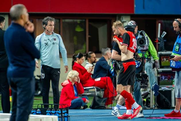 SOCCER - AUT vs TUN, test match VIENNA,AUSTRIA,01.JUN.26 - SOCCER - OEFB international test match, Austria vs Tunisia. Image shows Konrad Laimer (AUT) leaving the pitch after receiving a red card.  GEPAxpictures xKevinxHackner