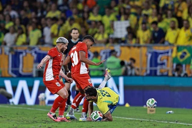 RECORD DATE NOT STATED 31st May 2026; Maracana Stadium, Rio de Janeiro, Brazil; Friendly International Football, Brazil versus Panama; Lucas Paqueta of Brazil battles for possession ball with Cristian Martinez and Ivan Anderson of Panama, HeulerxAndrey DiaEsportivo