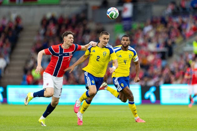 OSLO, NORWAY - JUNE 01: Jorgen Strand Larsen of Norway battle for the ball during the International Friendly, Länderspiel, Nationalmannschaft match between Norway and Sweden at Ullevaal Stadium on June 01, 2026 in Oslo, Norway. (Photo by Ane Frosaker Sports Press Photo)  Copyright: xAnexFrosakerx xSPPx Sportspressphoto_SPR159559
