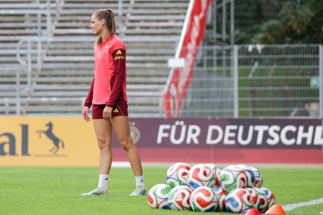01.06.2026, xgrfx, Fussball DFB-Medientermine, Deutsche Frauennationalmannschaft - Training v.l. Jule Brand (Deutsche Frauennationalmannschaft) (DFL DFB REGULATIONS PROHIBIT ANY USE OF PHOTOGRAPHS as IMAGE SEQUENCES and or QUASI-VIDEO) Köln