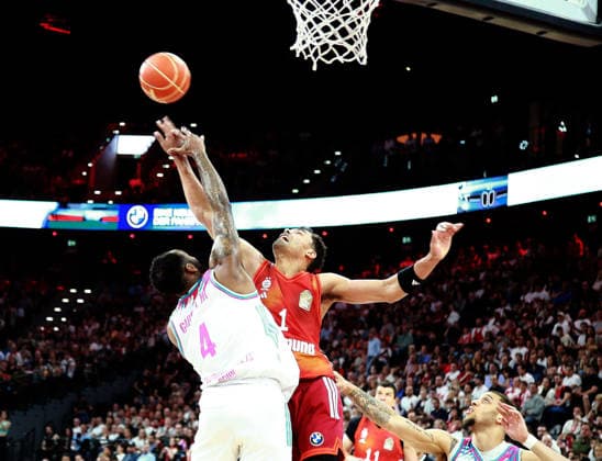 von links Jaff GARRET (Bonn), Oscar da SILVA (Muenchen), Herren Basketball Bundesliga, 2025 26, play off Halbfinale, zweites Spiel, FC Bayern Muenchen Basketball vs Telekom Baskets Bonn, SAP Garden3, 01.06.26 Copyright: WolfgangxFehrmann