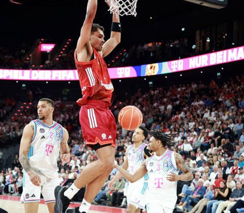 am Korb Oscar da SILVA (Muenchen), Herren Basketball Bundesliga, 2025 26, play off Halbfinale, zweites Spiel, FC Bayern Muenchen Basketball vs Telekom Baskets Bonn, SAP Garden3, 01.06.26 Copyright: WolfgangxFehrmann