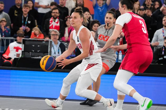 June 1, 2026, Warsaw, Masovian Voivodeship, Poland: PolandÃ¢â‚¬â ¢s ANNA PAWLOWSKA (4) in action against CzechiaÃ¢â‚¬â ¢s KATERINA GALICKOVA (3) during a FIBA 3x3 Basketball World Cup womenÃ¢â‚¬â ¢s Pool A game between Poland and Czechia in Warsaw, Poland. Warsaw Poland - ZUMAk204 20260601_zip_k204_109 Copyright: xRomanxKozielx