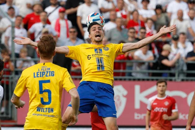 v.l.n.r.: Alexander Siebeck (Lokomotive Leipzig), im Rückspiel der Aufstiegsspiele zur 3. Liga zwischen dem FC Würzburger Kickers und dem 1. FC Lok Leipzig in der AKON Arena am Dallenberg, Würzburg, Deutschland, am 1. Juni 2026. DFB DFL REGULATIONS PROHIBIT ANY USE OF PHOTOGRAPHS AS IMAGE SEQUENCES AND OR QUASI-VIDEO, Copyright: HMBxMedia xHeikoxBecker