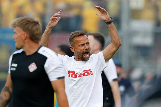 v.l.n.r.: Trainer Michael Schiele (Würzburger Kickers), im Rückspiel der Aufstiegsspiele zur 3. Liga zwischen dem FC Würzburger Kickers und dem 1. FC Lok Leipzig in der AKON Arena am Dallenberg, Würzburg, Deutschland, am 1. Juni 2026. DFB DFL REGULATIONS PROHIBIT ANY USE OF PHOTOGRAPHS AS IMAGE SEQUENCES AND OR QUASI-VIDEO, Copyright: HMBxMedia xHeikoxBecker