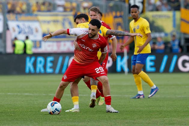 v.l.n.r.: Dion Berisha (Würzburger Kickers) und Filip Kusic (Lokomotive Leipzig), im Rückspiel der Aufstiegsspiele zur 3. Liga zwischen dem FC Würzburger Kickers und dem 1. FC Lok Leipzig in der AKON Arena am Dallenberg, Würzburg, Deutschland, am 1. Juni 2026. DFB DFL REGULATIONS PROHIBIT ANY USE OF PHOTOGRAPHS AS IMAGE SEQUENCES AND OR QUASI-VIDEO, Copyright: HMBxMedia xHeikoxBecker