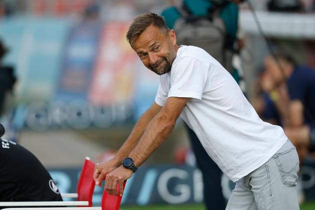 v.l.n.r.: Trainer Michael Schiele (Würzburger Kickers), im Rückspiel der Aufstiegsspiele zur 3. Liga zwischen dem FC Würzburger Kickers und dem 1. FC Lok Leipzig in der AKON Arena am Dallenberg, Würzburg, Deutschland, am 1. Juni 2026. DFB DFL REGULATIONS PROHIBIT ANY USE OF PHOTOGRAPHS AS IMAGE SEQUENCES AND OR QUASI-VIDEO, Copyright: HMBxMedia xHeikoxBecker