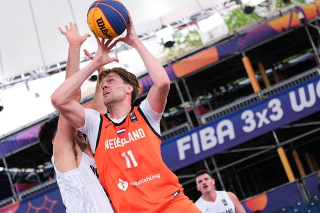 June 1, 2026, Warsaw, Masovian Voivodeship, Poland: NetherlandsÃ¢â‚¬â ¢ ADRIAAN VAN TILBORG (11) and New ZealandÃ¢â‚¬â ¢s CHRIS MARTIN (21) in action during a FIBA 3x3 Basketball World Cup menÃ¢â‚¬â ¢s Pool C game between Netherlands and New Zealand in Warsaw, Poland. Warsaw Poland - ZUMAk204 20260601_zip_k204_060 Copyright: xRomanxKozielx