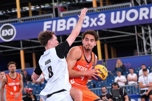 June 1, 2026, Warsaw, Masovian Voivodeship, Poland: NetherlandsÃ¢â‚¬â ¢ JAN DRIESSEN (4) and New ZealandÃ¢â‚¬â ¢s JOSHUA BOOK (8) in action during a FIBA 3x3 Basketball World Cup menÃ¢â‚¬â ¢s Pool C game between Netherlands and New Zealand in Warsaw, Poland. Warsaw Poland - ZUMAk204 20260601_zip_k204_061 Copyright: xRomanxKozielx