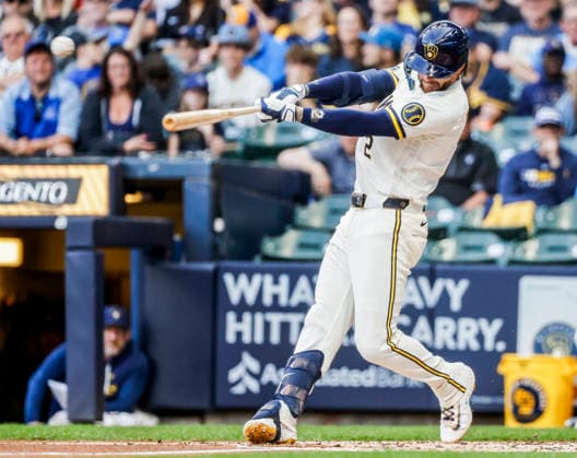 Milwaukee Brewers second baseman Brice Turang hits a double in the first inning of the MLB, Baseball Herren, USA game between the San Francisco Giants and the Milwaukee Brewers at American Family Field in Milwaukee, Wisconsin on Monday, June 1, 2026.  MIL20260601805 TANNENxMAURY