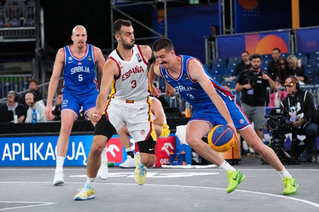 June 1, 2026, Warsaw, Masovian Voivodeship, Poland: SpainÃ¢â‚¬â ¢s GUIM EXPOSITO (3) in action against SerbiaÃ¢â‚¬â ¢s STRAHINJA STOJACIC (3) and NENAD NERANDZIC (5) during a FIBA 3x3 Basketball World Cup menÃ¢â‚¬â ¢s Pool A game between Serbia and Spain in Warsaw, Poland. Basketball 2026: FIBA 3x3 World Cup MenÃ¢â‚¬â ¢S Pool A: Serbia 16:12 Spain  - ZUMAk204 20260601_zip_k204_116 Copyright: xRomanxKozielx