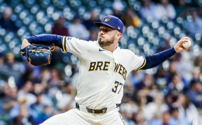 Milwaukee Brewers relief pitcher Dl Hall throws in the sixth inning of the MLB, Baseball Herren, USA game between the San Francisco Giants and the Milwaukee Brewers at American Family Field in Milwaukee, Wisconsin on Monday, June 1, 2026.  MIL20260601824 TANNENxMAURY