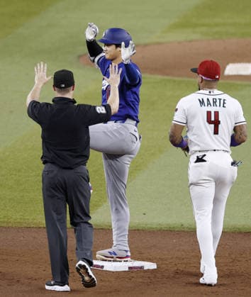 Baseball: Dodgers vs. Diamondbacks Los Angeles Dodgers designated hitter Shohei Ohtani poses on second base after hitting a double in the third inning of a baseball game against the Arizona Diamondbacks at Chase Field in Phoenix, Arizona, on June 1, 2026.  A14AA0005617406P