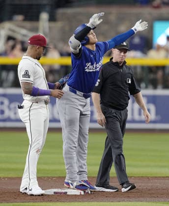 Baseball: Dodgers vs. Diamondbacks Los Angeles Dodgers designated hitter Shohei Ohtani poses on second base after hitting a double in the third inning of a baseball game against the Arizona Diamondbacks at Chase Field in Phoenix, Arizona, on June 1, 2026.  A14AA0005617419P