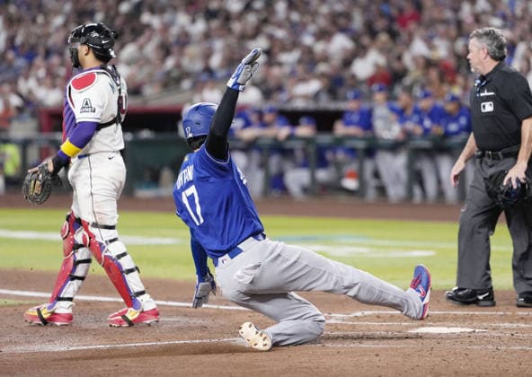 Baseball: Dodgers vs. Diamondbacks Los Angeles Dodgers designated hitter Shohei Ohtani scores as Freddie Freeman grounds out in the third inning of a baseball game against the Arizona Diamondbacks at Chase Field in Phoenix, Arizona, on June 1, 2026.  A14AA0005617420P