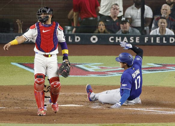 Baseball: Dodgers vs. Diamondbacks Los Angeles Dodgers designated hitter Shohei Ohtani scores as Freddie Freeman grounds out in the third inning of a baseball game against the Arizona Diamondbacks at Chase Field in Phoenix, Arizona, on June 1, 2026.  A14AA0005617422P