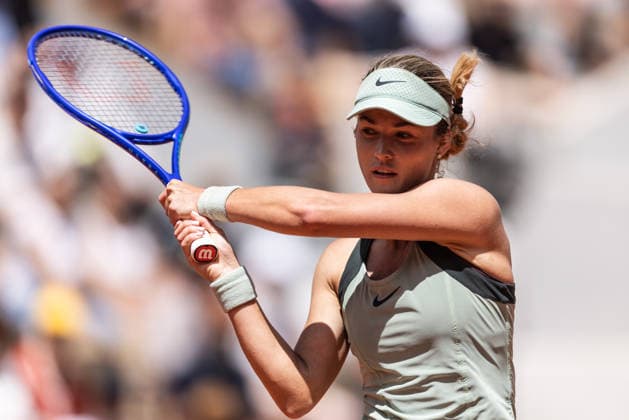 2026 French Open - Day Nine Anna Kalinskaya competes in her women s singles match against Anastasia Potapova on day 9 of the French Open tennis tournament on Court Suzanne Lenglen at the Roland-Garros Complex in Paris, France. Paris France  Copyright: xIbrahimxEzzatx originalFilename:ezzat-notitle260601_npT6L.jpg