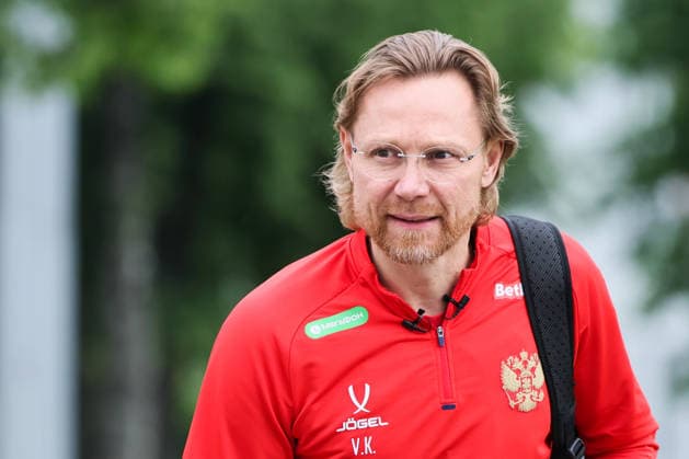 RUSSIA, KHIMKI - JUNE 2, 2026: Head coach Valery Karpin attends a practice session of the Russian national football team at the Novogorsk Training Centre in Khimki, northwest of Moscow Russian National Football Team Training Outside Moscow  - ZUMAt113 20260602_zaa_t113_009 Copyright: xSergeixSavostyanovx
