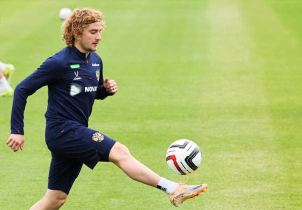 RUSSIA, KHIMKI - JUNE 2, 2026: Player Maxim Petrov attends a practice session of the Russian national football team at the Novogorsk Training Centre in Khimki, northwest of Moscow Russian National Football Team Training Outside Moscow  - ZUMAt113 20260602_zaa_t113_013 Copyright: xSergeixSavostyanovx