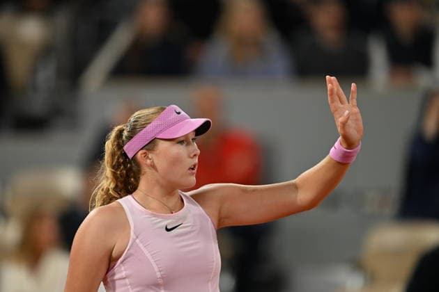 2026 French Open, Roland-Garros - Day 10 PARIS, FRANCE - JUNE 02: Mirra Andreeva competes against Sorana Cirstea (not seen) of Romania during their women s singles quarter-final match on day ten of the French Open (Roland Garros) tennis tournament in Paris, France, on June 02, 2026. Mustafa Yalcin Anadolu Paris France. Editorial use only. Please get in touch for any other usage.  Copyright: x2026xAnadoluxMustafaxYalcinx