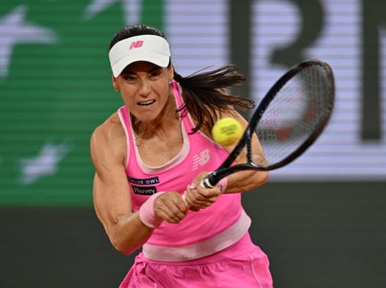 2026 French Open - Day Ten PARIS, FRANCE - JUNE 02: Sorana Cirstea of Romania competes against Mirra Andreeva during their Women s Singles quarter-final match on Day Ten of the 2026 French Open at Roland Garros on June 02, 2026 in Paris, France. Mustafa Yalcin Anadolu Paris France. Editorial use only. Please get in touch for any other usage.  Copyright: x2026xAnadoluxMustafaxYalcinx