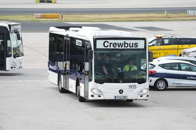 Bus mit der Nationalmannschaft kommt zum Flug nach Chicago auf dem Frankfurter Flughafen - Frankfurt 02.06.2026: Abflug der Deutschen Nationalmannschaft zur WM in die USA