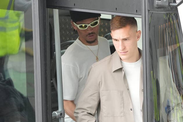Nico Schlotterbeck (Deutschland Germany), Leroy Sane (Deutschland Germany) - Frankfurt 02.06.2026: Abflug der Deutschen Nationalmannschaft zur WM in die USA