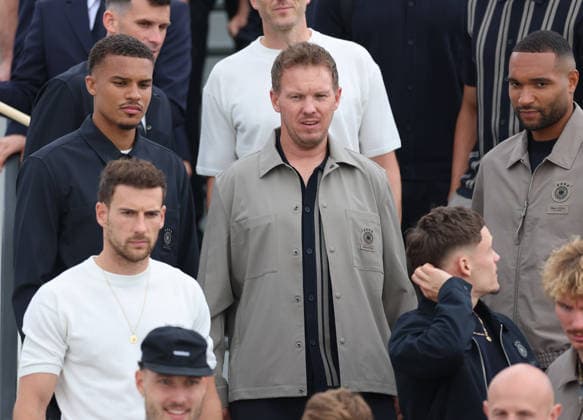 02.06.2026, Fussball DFB Nationalmannschaft, Abflug der Deutschen Fussball Nationalmannschaft vom Flughafen Frankfurt mit Lufthansa Flieger LH 434 zur Weltmeisterschaft 2026 in die USA nach Chicago, v.l., Trainer Julian Nagelsmann (Deutsche Fussball Nationalmannschaft, DFB) DFL DFB REGULATIONS PROHIBIT ANY USE OF PHOTOGRAPHS AS IMAGE SEQUENCES AND OR QUASI-VIDEO. xdcx Copyright: HMBxMedia Claus