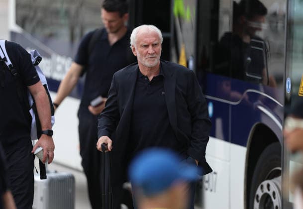 02.06.2026, Fussball DFB Nationalmannschaft, Abflug der Deutschen Fussball Nationalmannschaft vom Flughafen Frankfurt mit Lufthansa Flieger LH 434 zur Weltmeisterschaft 2026 in die USA nach Chicago, v.l., Sportdirektor Rudi Völler (Deutsche Fussball Nationalmannschaft, DFB) DFL DFB REGULATIONS PROHIBIT ANY USE OF PHOTOGRAPHS AS IMAGE SEQUENCES AND OR QUASI-VIDEO. xdcx Copyright: HMBxMedia Claus