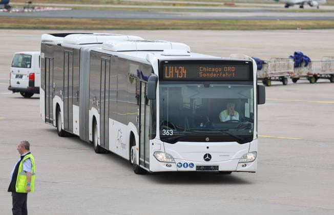 02.06.2026, Fussball DFB Nationalmannschaft, Abflug der Deutschen Fussball Nationalmannschaft vom Flughafen Frankfurt mit Lufthansa Flieger LH 434 zur Weltmeisterschaft 2026 in die USA nach Chicago, v.l., Sonderfahrt LH 434 nach Chicago DFL DFB REGULATIONS PROHIBIT ANY USE OF PHOTOGRAPHS AS IMAGE SEQUENCES AND OR QUASI-VIDEO. xdcx Copyright: HMBxMedia Claus
