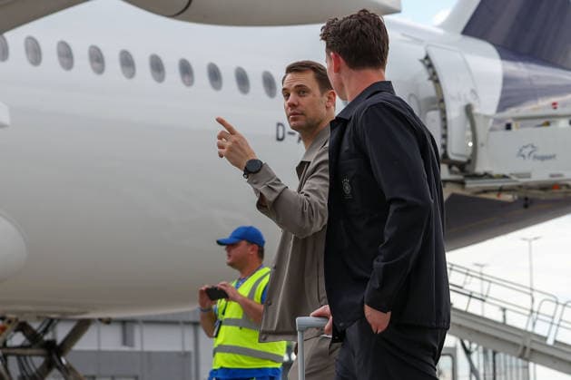 FRANKFURT AM MAIN, DEUTSCHLAND 02. Juni 2026: Die deutsche Männer-Nationalmannschaft beim offiziellen Abflug nach Nordamerika am Flughafen Frankfurt vor Beginn der FIFA Fußball-Weltmeisterschaft 2026. Der Deutsche Fußball-Bund (DFB) und Lufthansa verabschieden das Team auf dem Weg zum größten Fußballturnier der Welt. v.l., goalkeeper Manuel Neuer (Germany) Copyright: JoaquimxFerreira