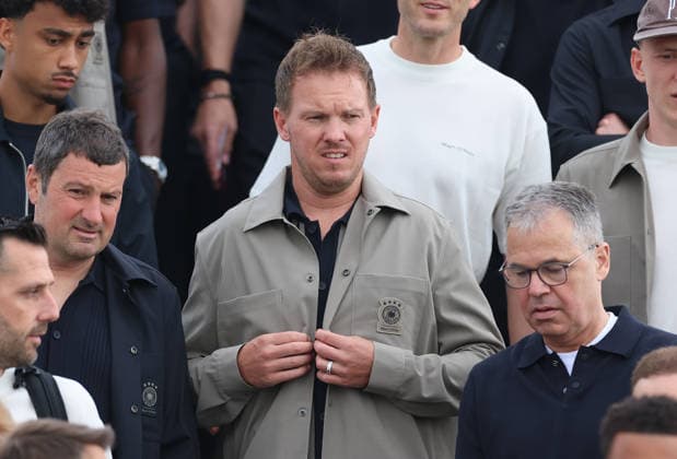 02.06.2026, Fussball DFB Nationalmannschaft, Abflug der Deutschen Fussball Nationalmannschaft vom Flughafen Frankfurt mit Lufthansa Flieger LH 434 zur Weltmeisterschaft 2026 in die USA nach Chicago, v.l., Trainer Julian Nagelsmann (Deutsche Fussball Nationalmannschaft, DFB) DFL DFB REGULATIONS PROHIBIT ANY USE OF PHOTOGRAPHS AS IMAGE SEQUENCES AND OR QUASI-VIDEO. xdcx Copyright: HMBxMedia Claus