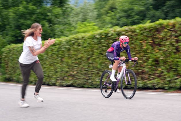On the left mother of Italy™s Andrea Casagranda of Vini Fantini - Bepink™s during Stage 4, an individual time trial, of the Giro d™Italia Women, from Belluno to Nevegal, Italy - Tuesday June 2, 2026  Copyright: xMarcoxAlpozzix xLaPressex