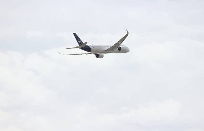 02.06.2026, Fussball DFB Nationalmannschaft, Abflug der Deutschen Fussball Nationalmannschaft vom Flughafen Frankfurt mit Lufthansa Flieger LH 434 zur Weltmeisterschaft 2026 in die USA nach Chicago, v.l., Flug LH 434 startet mit der Deutschen Nationalmannschaft zur WM in die USA DFL DFB REGULATIONS PROHIBIT ANY USE OF PHOTOGRAPHS AS IMAGE SEQUENCES AND OR QUASI-VIDEO. xdcx Copyright: HMBxMedia Claus
