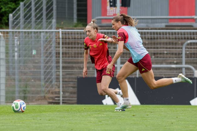 02.06.2026, xgrfx, Fussball DFB-Medientermine, Deutsche Frauennationalmannschaft - Training v.l. Sophia Kleinherne, Jule Brand (Deutsche Frauennationalmannschaft) (DFL DFB REGULATIONS PROHIBIT ANY USE OF PHOTOGRAPHS as IMAGE SEQUENCES and or QUASI-VIDEO) Köln