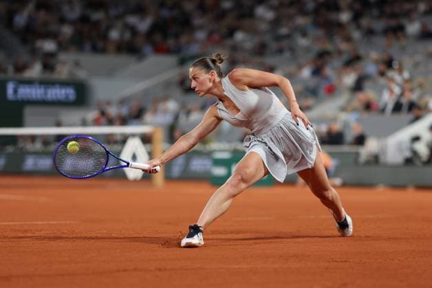 ROLAND GARROS PHOTOPQR LE PARISIEN Le Parisien Arnaud Journois (Staff) ; PARIS ; 02 06 2026 ; Paris. Stade Roland Garros, le 2 juin 2026. Tennis. Internationaux de France - Simple Dames - Court Philippe Chatrier - 1 4 de finale - Elina Svitolina vs Marta Kostyuk. Photo Le Parisien Arnaud Journois PARIS 75 France  Copyright: xPHOTOPQR LExPARISIEN MAXPPPxLexParisienx xArnaudxJournoisx(Staff)x 20260602LPA9022 20260602LPA9022