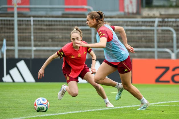 Köln, Deutschland: 02.06. 2026 - Training der DFB Frauen - Vorbereitung Länderspiel Deutschland vs. Norwegen für WM Qualifikation 2027 Im Bild: v.li. Sophia Kleinherne (Deutschland) und Jule Brand (Deutschland) Copyright: HMBxMedia MadeleinexFantini