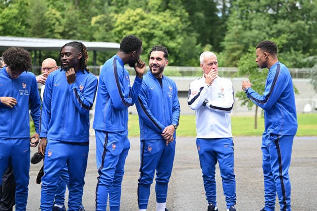 French President Emmanuel Macron Visits National Football Centre Ahead of 2026 FIFA World Cup, WM, Weltmeisterschaft, Fussball French President Emmanuel Macron and First Lady Brigitte Macron visit the National Football Centre in Clairefontaine, near Paris, on June 2, 2026. Ahead of the 2026 FIFA World Cup, the President met players and coaching staff of the France men’s national football team to express his support. He also met members of the France women’s national team, Nationalteam as they prepared for upcoming FIFA Women’s World Cup 2027 qualifying matches. Photo by Jeanne Accorsini Pool ABACAPRESS.COM Clairefontaine France  Copyright: xAccorsinixJeanne Pool ABACAx