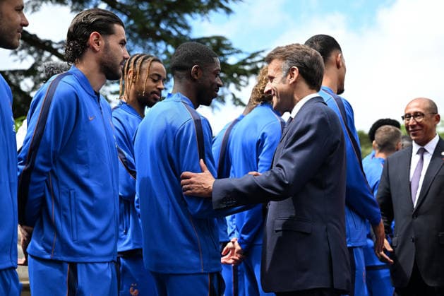 French President Emmanuel Macron Visits National Football Centre Ahead of 2026 FIFA World Cup, WM, Weltmeisterschaft, Fussball Emmanuel Macron and Ousmane Dembele French President Emmanuel Macron and First Lady Brigitte Macron visit the National Football Centre in Clairefontaine, near Paris, on June 2, 2026. Ahead of the 2026 FIFA World Cup, the President met players and coaching staff of the France men’s national football team to express his support. He also met members of the France women’s national team, Nationalteam as they prepared for upcoming FIFA Women’s World Cup 2027 qualifying matches. Photo by Jeanne Accorsini Pool ABACAPRESS.COM Clairefontaine France  Copyright: xAccorsinixJeanne Pool ABACAx