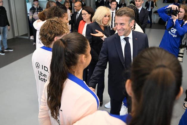 French President Emmanuel Macron Visits National Football Centre Ahead of 2026 FIFA World Cup, WM, Weltmeisterschaft, Fussball French President Emmanuel Macron and First Lady Brigitte Macron visit the National Football Centre in Clairefontaine, near Paris, on June 2, 2026. Ahead of the 2026 FIFA World Cup, the President met players and coaching staff of the France men’s national football team to express his support. He also met members of the France women’s national team, Nationalteam as they prepared for upcoming FIFA Women’s World Cup 2027 qualifying matches. Photo by Jeanne Accorsini Pool ABACAPRESS.COM Clairefontaine France  Copyright: xAccorsinixJeanne Pool ABACAx