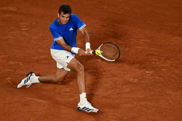 2026 French Open, Roland-Garros - Day 10 PARIS, FRANCE - JUNE 02: Rafael Jodar of Spain competes with Alexander Zverev (not seen) of Germany during their Men s Singles quarter-final match on Day Ten of the 2026 French Open at Roland Garros on June 02, 2026 in Paris, France. Burak Akbulut Anadolu Paris France. Editorial use only. Please get in touch for any other usage.  Copyright: x2026xAnadoluxBurakxAkbulutx