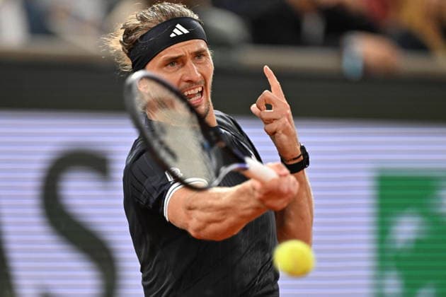2026 French Open, Roland-Garros - Day 10 PARIS, FRANCE - JUNE 02: Rafael Jodar (not seen) of Spain competes with Alexander Zverev of Germany during their Men s Singles quarter-final match on Day Ten of the 2026 French Open at Roland Garros on June 02, 2026 in Paris, France. Mustafa Yalcin Anadolu Paris France. Editorial use only. Please get in touch for any other usage.  Copyright: x2026xAnadoluxMustafaxYalcinx