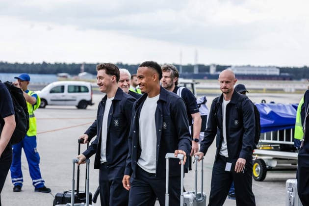 Abflug Deutsche Fußball Nationalmannschaft 02.06.26: Abflug Deutsche Fußball Nationalmannschaft vom Flughafen in Frankfurt zur Fußball Weltmeisterschaft nach Chicago USA Frankfurt Flughafen Hessen Deutschland