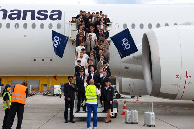 FRANKFURT AM MAIN, DEUTSCHLAND 02. Juni 2026: Die deutsche Männer-Nationalmannschaft beim offiziellen Abflug nach Nordamerika am Flughafen Frankfurt vor Beginn der FIFA Fußball-Weltmeisterschaft 2026. Der Deutsche Fußball-Bund (DFB) und Lufthansa verabschieden das Team auf dem Weg zum größten Fußballturnier der Welt. v.l., Copyright: JoaquimxFerreira