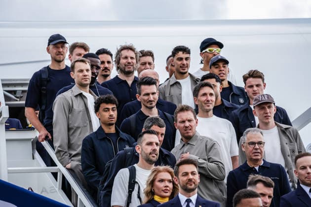 Abflug Deutsche Fußball Nationalmannschaft 02.06.26: Abflug Deutsche Fußball Nationalmannschaft vom Flughafen in Frankfurt zur Fußball Weltmeisterschaft nach Chicago USA Frankfurt Flughafen Hessen Deutschland
