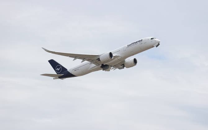 02.06.2026, Fussball DFB Nationalmannschaft, Abflug der Deutschen Fussball Nationalmannschaft vom Flughafen Frankfurt mit Lufthansa Flieger LH 434 zur Weltmeisterschaft 2026 in die USA nach Chicago, v.l., Flug LH 434 startet mit der Deutschen Nationalmannschaft zur WM in die USA DFL DFB REGULATIONS PROHIBIT ANY USE OF PHOTOGRAPHS AS IMAGE SEQUENCES AND OR QUASI-VIDEO. xdcx Copyright: HMBxMedia Claus