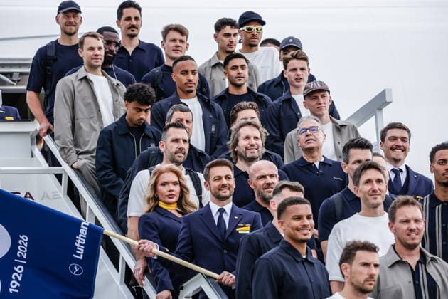 Abflug Deutsche Fußball Nationalmannschaft 02.06.26: Abflug Deutsche Fußball Nationalmannschaft vom Flughafen in Frankfurt zur Fußball Weltmeisterschaft nach Chicago USA Frankfurt Flughafen Hessen Deutschland